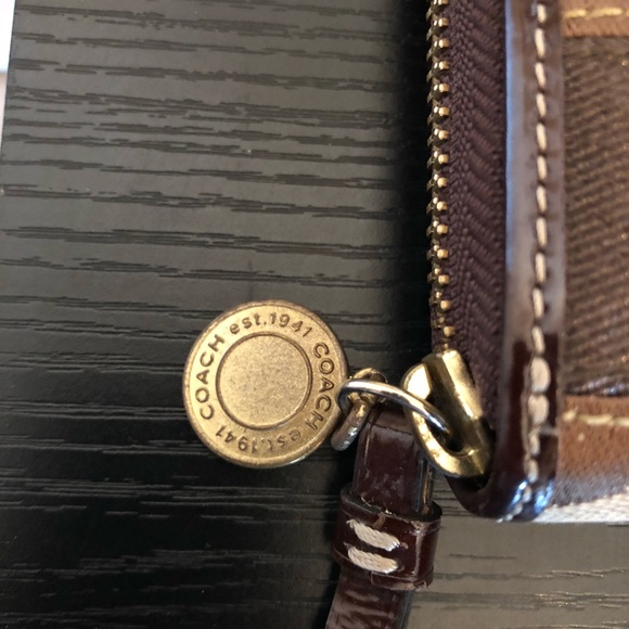 Coach Signature Print Zippy Wallet - Picture 5 of 8